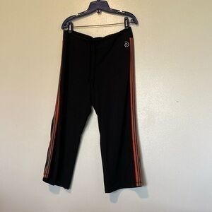 Be Inspired orange and black side striped hidden pocket yoga capri pants large